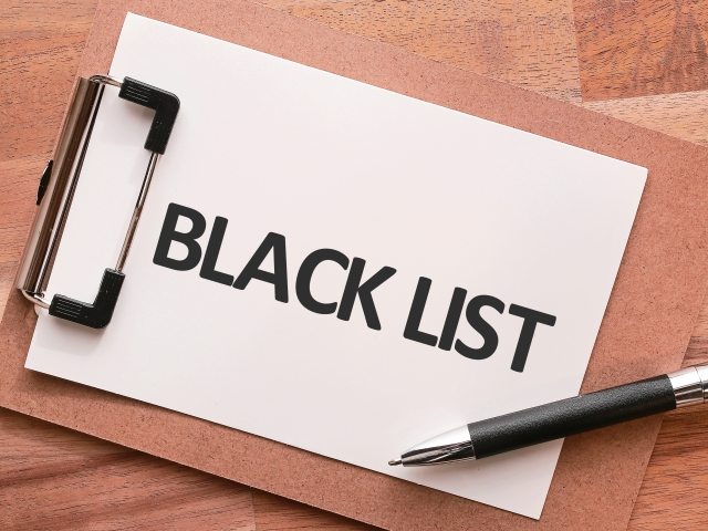 【一生消えない?】ブラックリストは何年で消える?早くローンが組めるようになる方法はある?